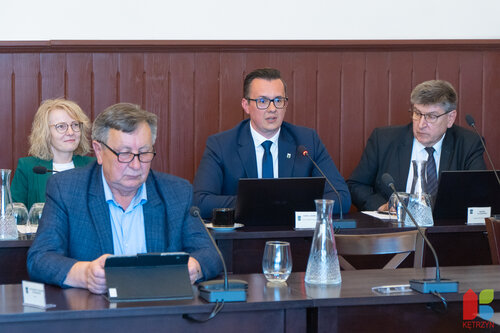 Burmistrz Miasta Kętrzyna Karol Lizurej z wotum zaufania i absolutorium za 2024 rok