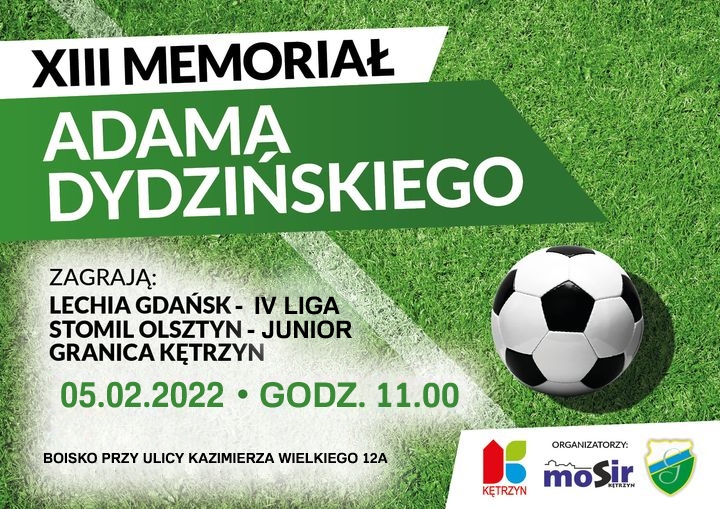 Infografika: XIII Memoriał Adama Dydzińskiego. Zagrają Lechia Gdańsk- IV LIGA. Stomil Olsztyn - Junior. Granica Kętrzyn. 5.02.2022 r. godz. 11:00. Boisko przy ul. Kazimierza Wielkiego 12a. Na infografice murawa i piłka nożna